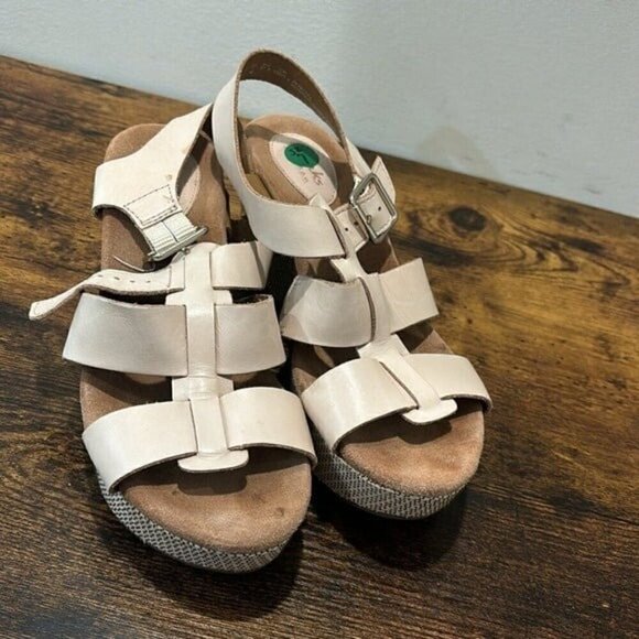 Clarks taupe wedge leather sandal size 7 - Picture 2 of 7